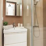 Апартаменты к's Living With Free Parking *