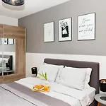 Апартаменты к's Living With Free Parking *