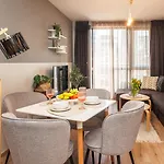 Апартаменты к's Living With Free Parking *