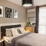 к's Living With Free Parking Апартаменты