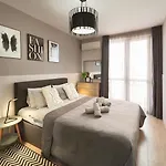 Апартаменты к's Living With Free Parking *