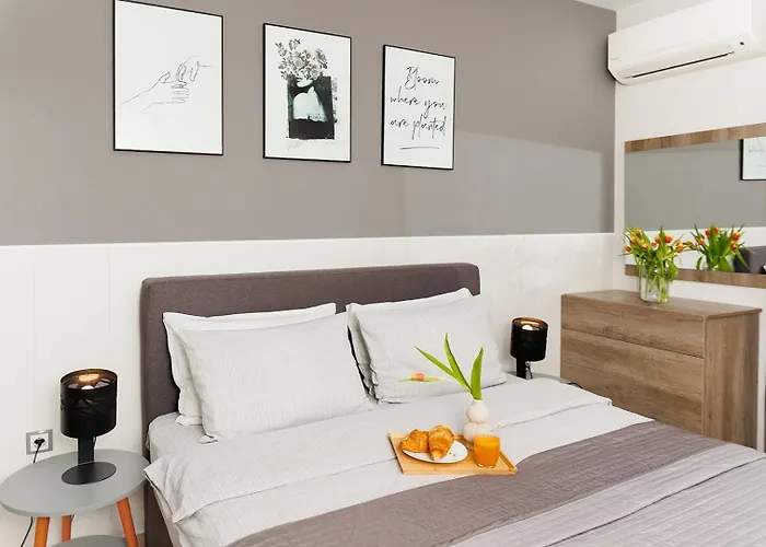 к's Living With Free Parking