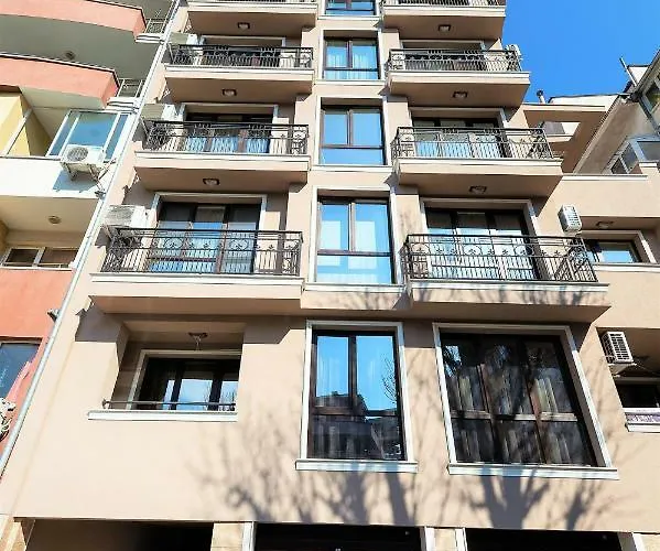 к's Living With Free Parking