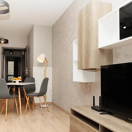 к's Living With Free Parking