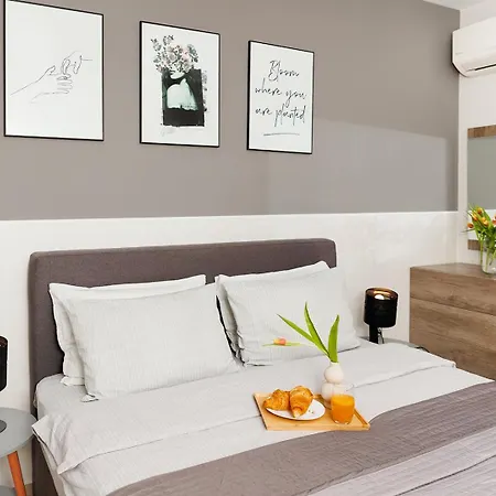 к's Living With Free Parking