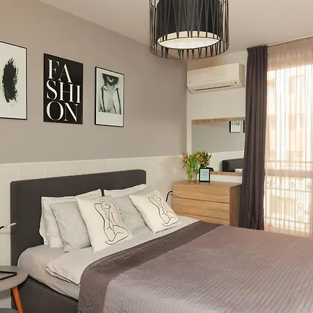 к's Living With Free Parking