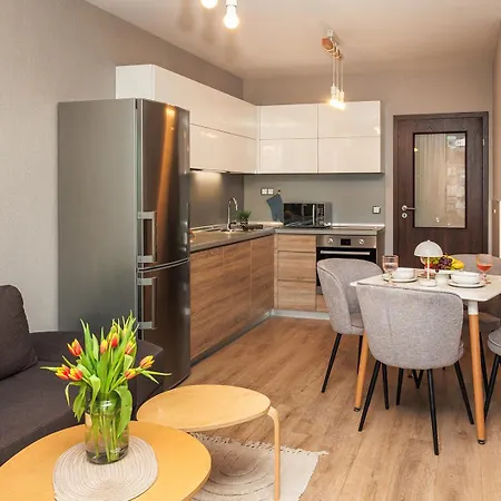 к's Living With Free Parking *