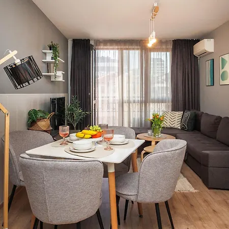 к's Living With Free Parking Апартамент