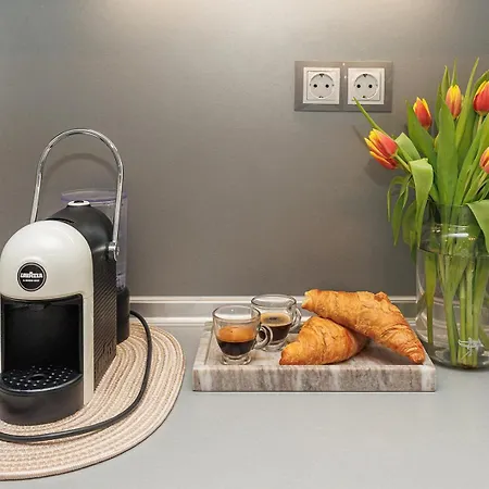 к's Living With Free Parking