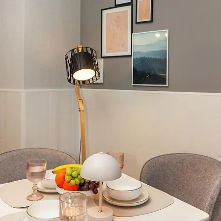 к's Living With Free Parking