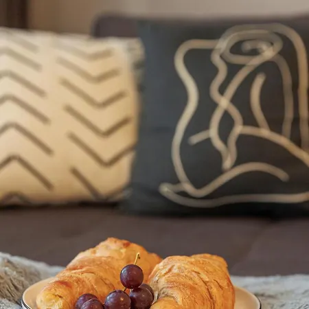 Апартамент к's Living With Free Parking *