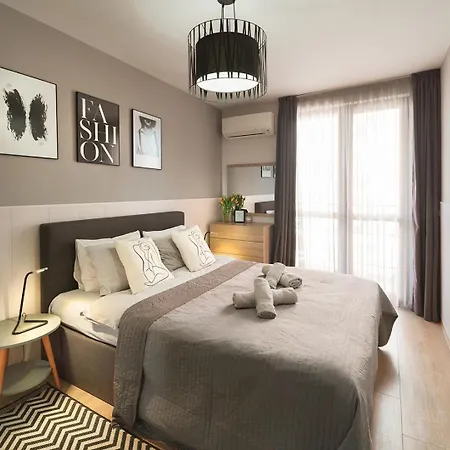 Апартамент к's Living With Free Parking *