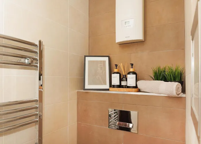 к's Living With Free Parking *