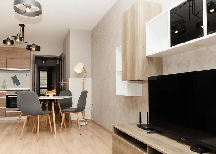 к's Living With Free Parking