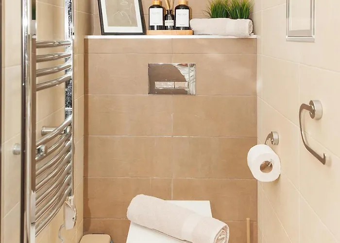 Апартамент к's Living With Free Parking