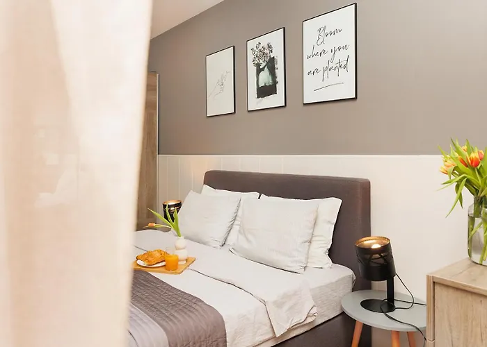 к's Living With Free Parking *