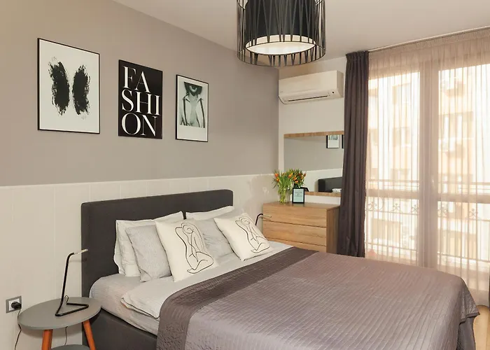 к's Living With Free Parking