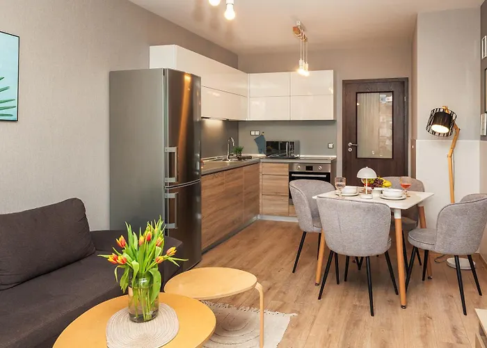 к's Living With Free Parking *