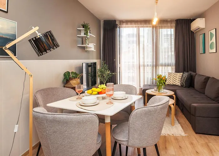 Апартамент к's Living With Free Parking *