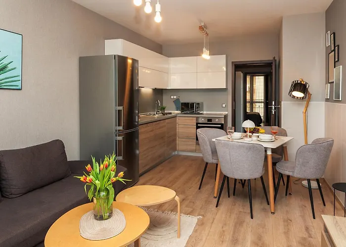 к's Living With Free Parking *