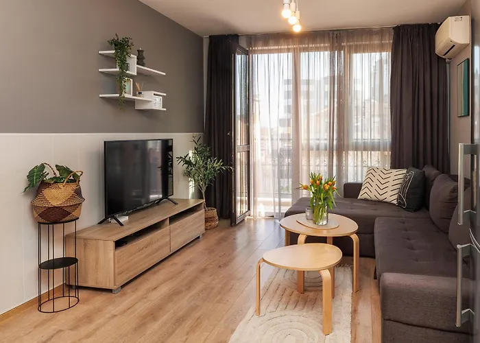 Апартамент к's Living With Free Parking *