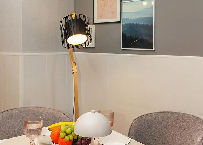 к's Living With Free Parking