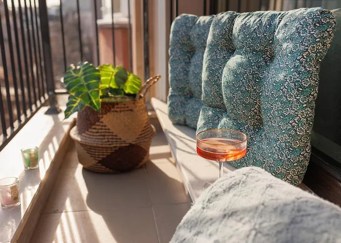 к's Living With Free Parking *